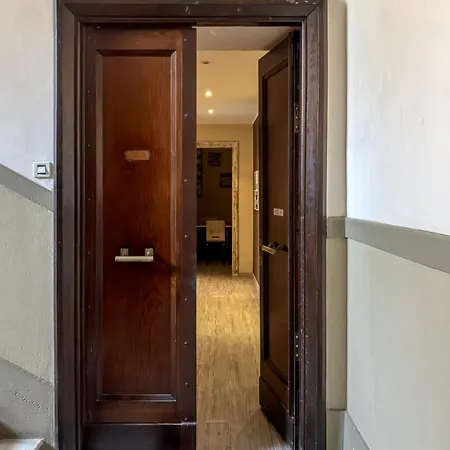 Apartment Claudio Flat - Metro Re Di & Wi-fi